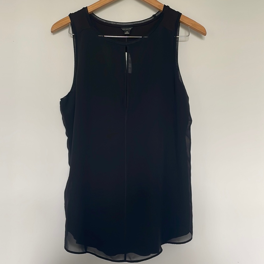 Ann Taylor Black Keyhole Front Top Sz M NWT